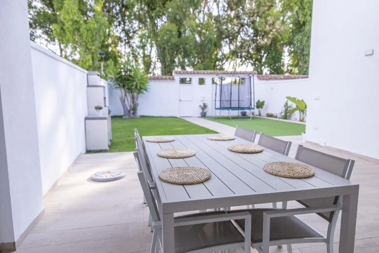 Apartamento Casa con jardín privado a 300 metros de la playa, piscina El Puerto de Santa María 0*,  España